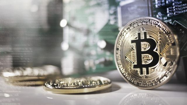Historisk rekord: Nå er én bitcoin verdt 550.000 kroner