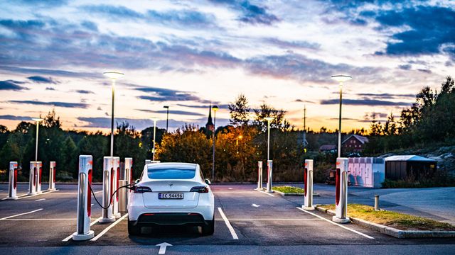 Plukket fra hverandre battericeller fra Tesla og BYD – resultatet overrasket