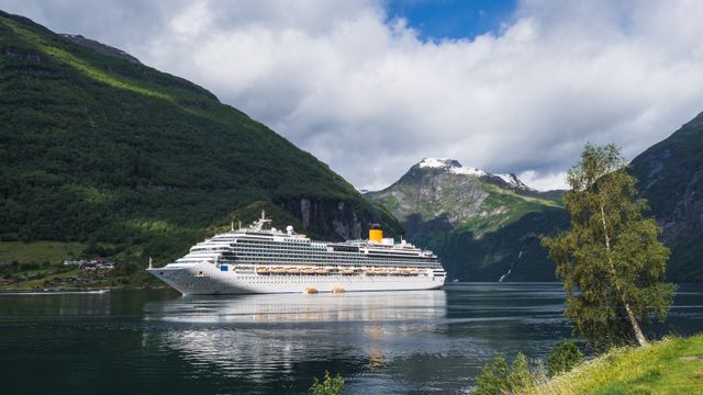 NRK: Cruiseskip legger til utenfor Geiranger for å omgå utslippskrav
