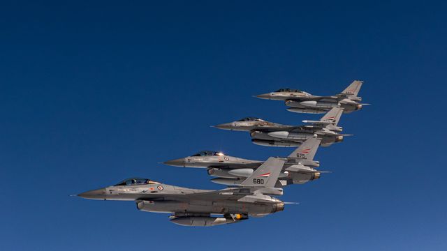 Ukrainas forsvarsminister: Opplæringen i bruk av F-16-fly er i gang