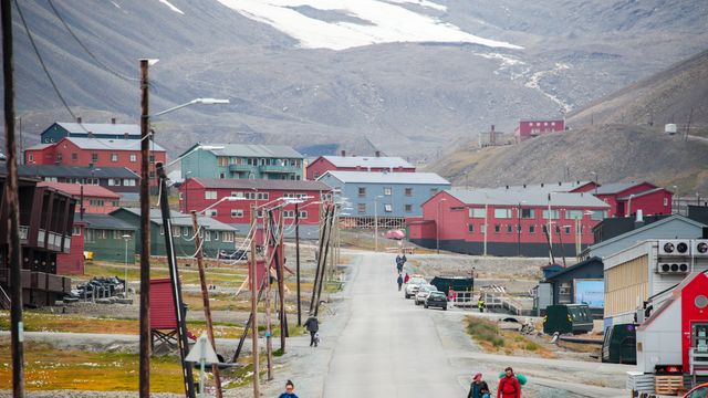 Den ene av to fiberkabler til Svalbard er ute av funksjon