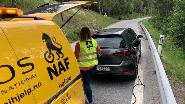 NAF tester bergingsbil som kan lade elbiler