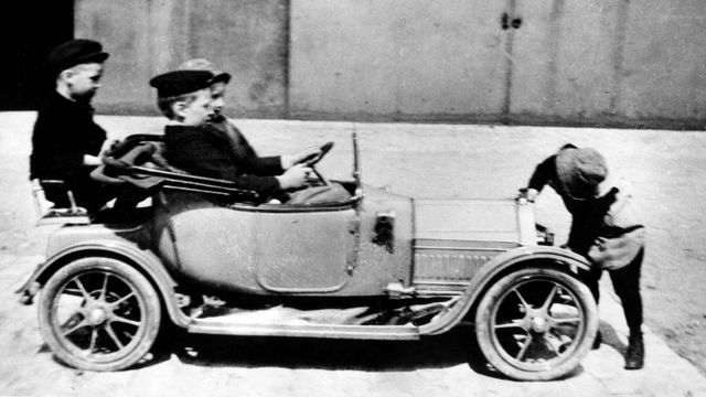 Kongefamilien fikk elbil allerede i 1912 – en Cadillac Roadster i miniutgave