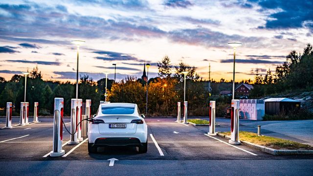 Etter bare drøyt tre måneder åpner Tesla alle Supercharger-stasjoner i Nederland
