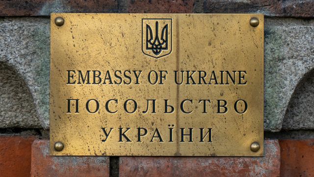 Nettsidene til ukrainske ambassader nede etter mulig cyberangrep – gjelder også Oslo