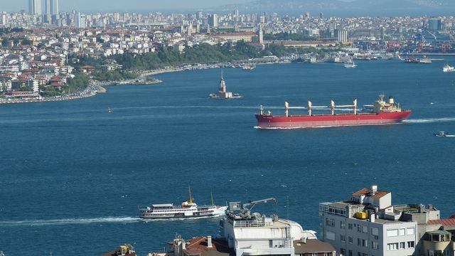 Blokkerer russiske skip og marine