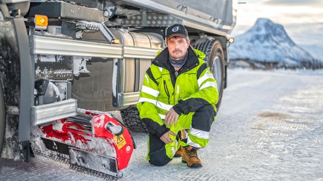 Snøplogen som kan fjernstyres fra fabrikken i Sverige