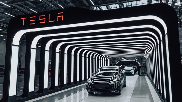 Tesla bygger lager i Tyskland. Har ikke lenger tro på «just-in-time»