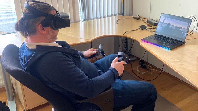 Trener på losing med VR-briller