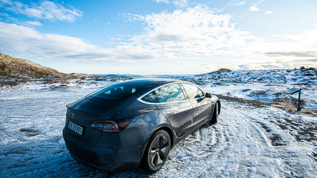 Tesla tar vekk radaren på norske Model Y og 3: Norsk ekspert er skeptisk