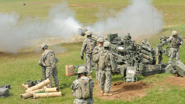 Den siste våpenpakka fra USA: Artilleri, flere radarer, kamikaze-droner og antipersonellminer