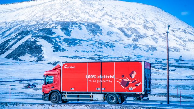 Posten blir helelektrisk på Svalbard – setter inn verdens nordligste el-lastebil