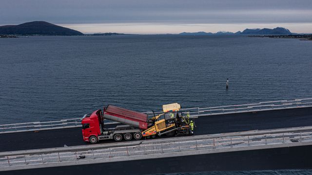 NCC og Veidekke kan få hver sin asfaltkontrakt i Møre og Romsdal