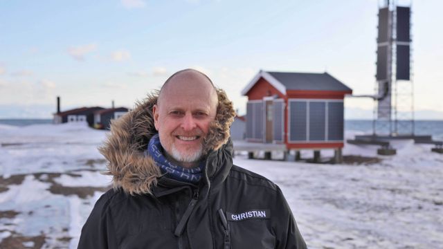 Telenor lager egen strøm med solceller på Svalbard