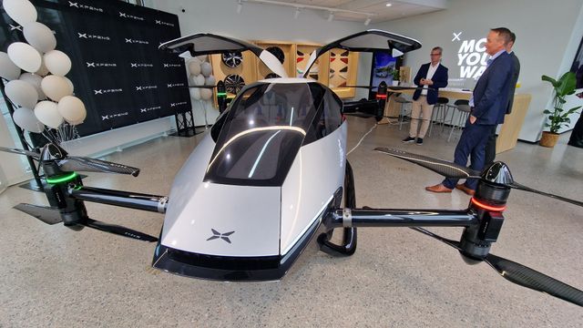 Avduker to nye elbiler og en flyvende drone til persontrafikk