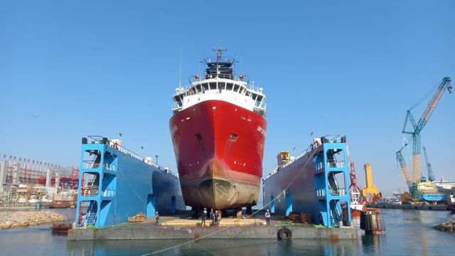 To tidligere forsyningsskip får nytt liv som brønnbåter