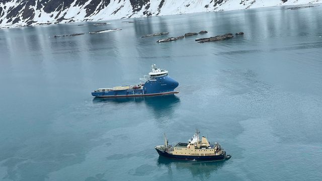 Diesellekkasje på Svalbard – svensk skip grunnstøtte