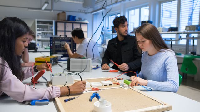 Rekordmange jenter til guttedominerte yrkesfag