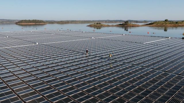 Europas største flytende solcellepark er åpnet – se bildene