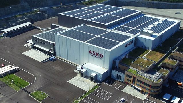 De nye solcellene til Asko kan være nedbetalt på tre år – produserte 300.000 kWh i juli