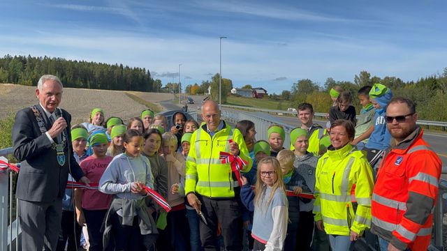 Onsdag åpnet 2,4 km med ny gang- og sykkelvei i Høland