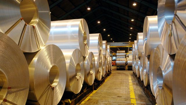Energiprisene tar kvelertak på aluminiumprodusenter – mer enn halvering av produksjonen