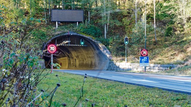 Oslofjordtunnelen ble vraket av regjeringen. Nå er den stengt etter ny ulykke