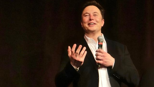 Musk snur og sier han likevel vil finansiere Starlink i Ukraina