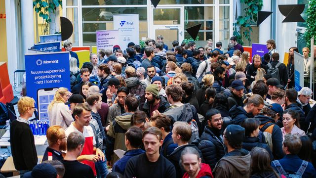 IT-studenter drar på «speed-dating»: – Fullt mulig å bli ansatt før du er utdannet