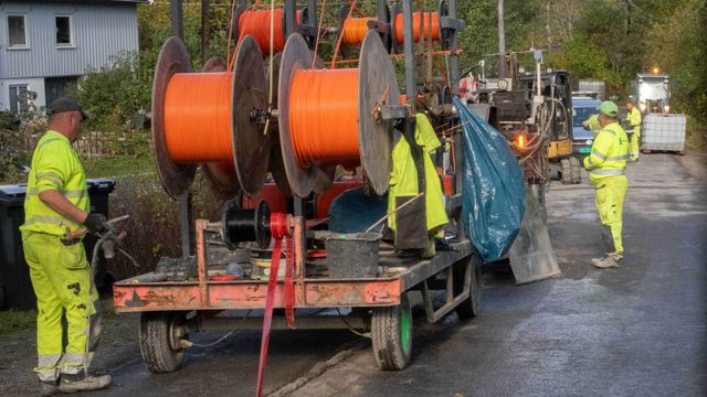 Dyrere graving, nye fartsgrenser og tette høringsfrister: 46 bredbåndsoppdrag skal ut