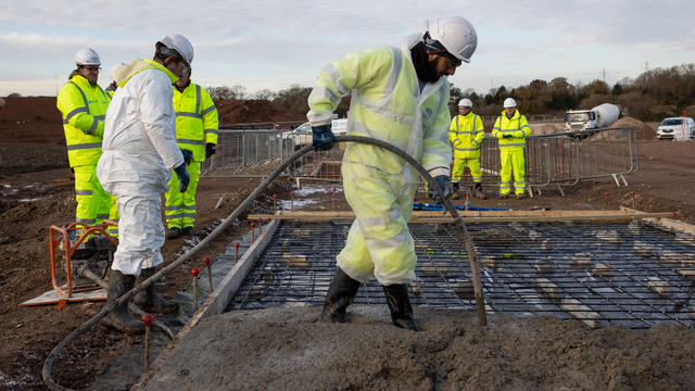 England bygger motorvei med basalt som armering – venter økt bruk også i Norge