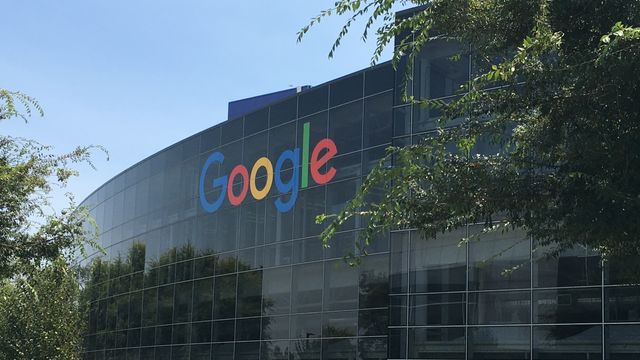 Vil bryte opp Google: – Prøver å «eliminere» rivaler