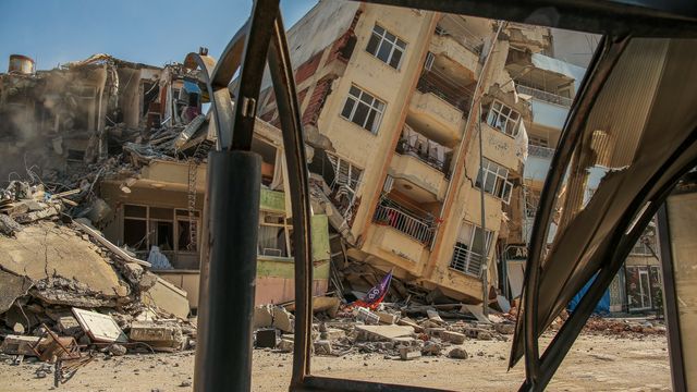 Erdogan anslår jordskjelvskadene til over 100 milliarder dollar