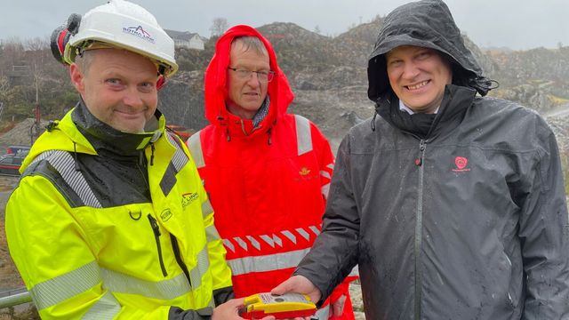 Markerte første spadetak for Sotrasambandet