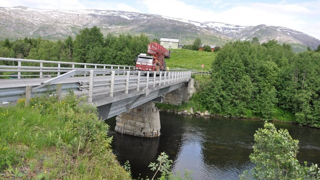 Dette er Norges eneste veibru i aluminium: Ingen hindre for at det kan bli flere, sier statsråden