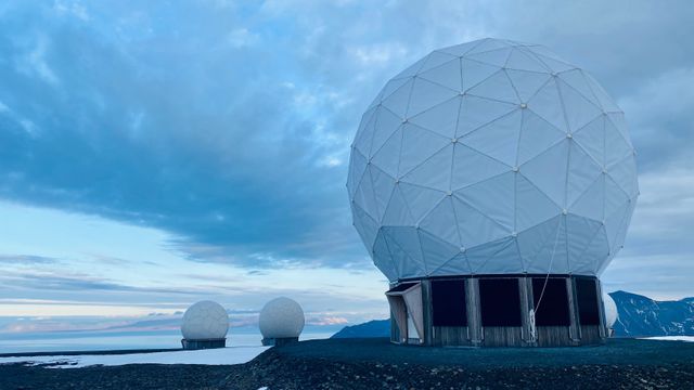 Satellittkommunikasjon på Svalbard skal drives av solceller