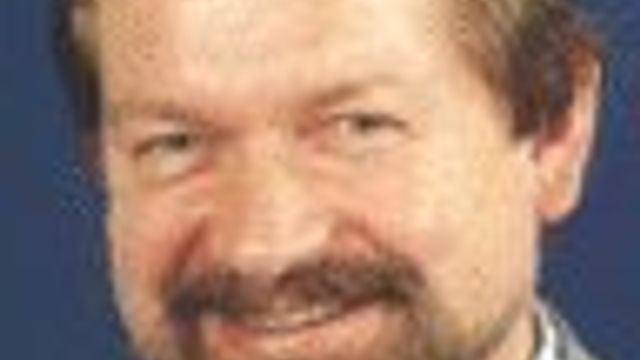 År 2000-general gjør San Franciscaner av seg