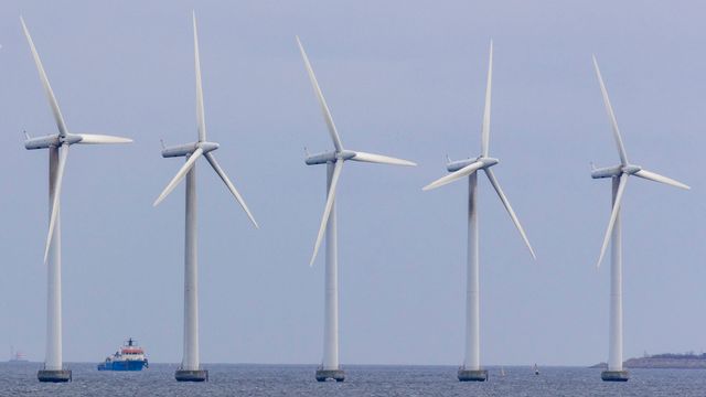 Storbritannia og Nederland skal samarbeide om vindkraft