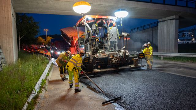 Nye asfaltkontrakter: Rundt 30.000 tonn skal ut i Namdalen og Møre og Romsdal
