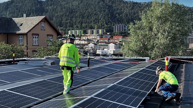 Nye tall tyder på rekordår for solceller i Norge – tror på tredobling i 2023