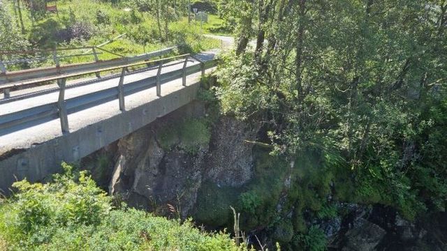 8 entreprenører vil rive og bygge ny 17 meter lang bru i Hardanger