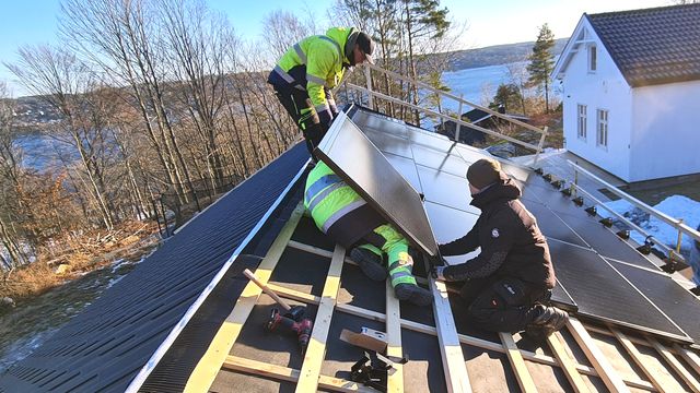 Elektrobransjen: – 30 prosent av norske huseiere kan bare ha små solcelleanlegg