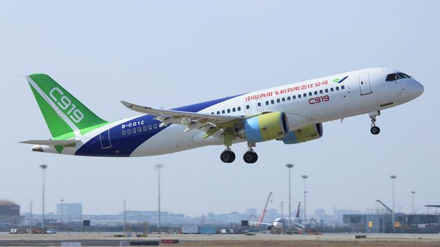 Kinas første egenproduserte passasjerfly skal omsider fly passasjerer