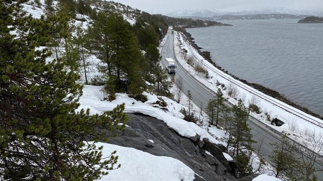 Nå starter Vegvesenet med å sikre riksvei 80 mot flere skred