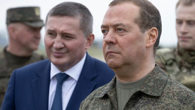 Medvedev: Russland står fritt til å ødelegge fiendens sjøkabler