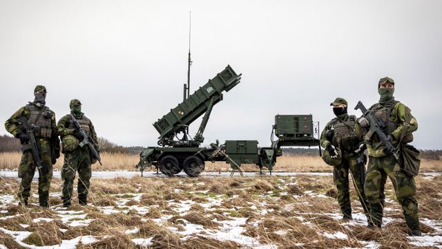 Forsvaret ber USA om tilbud på langtrekkende luftvern. Skal konkurrere med Kongsberg-system