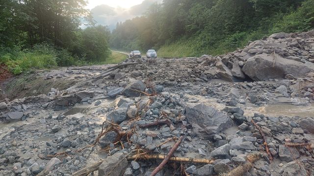 Riksveg 70 i Sunndal vil være stengt hele tirsdag