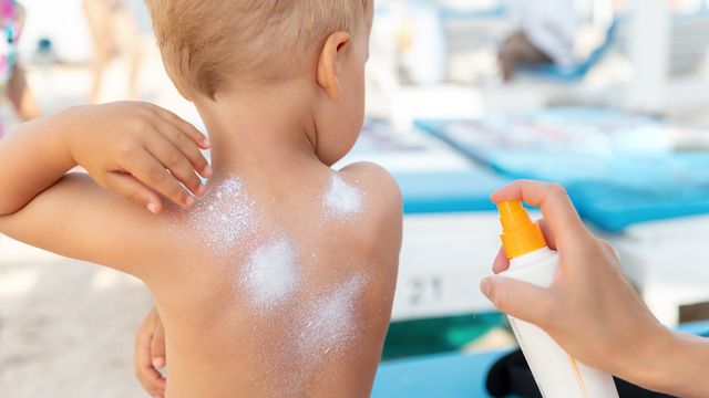 Slik beskytter solkrem huden mot stråling