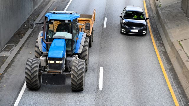 Utvider setebelteplikt for traktor