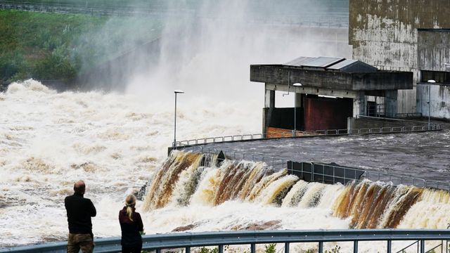 Sprengte strømmast ved kraftverket på Braskereidfoss